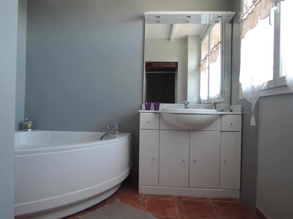 Domaine Les Amarats Hotel Narbonne Room photo